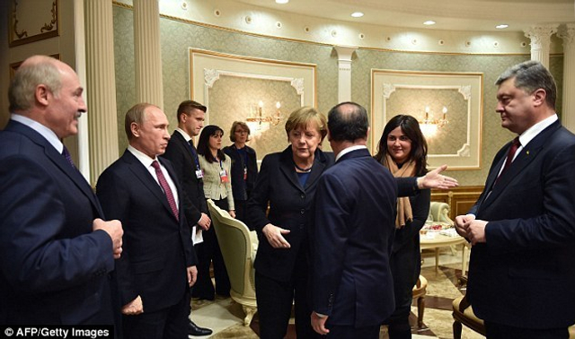 普京笑脸遭波罗申科冷对