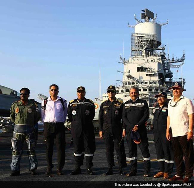 印度航母部队加紧练米格29K起降作战