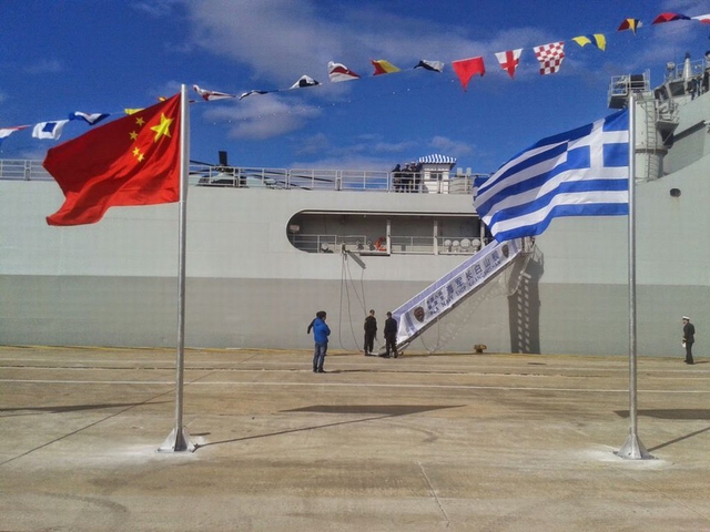 船坞登陆舰停靠希腊港