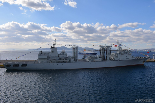 890补给舰停靠希腊港