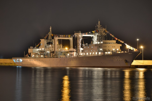 890补给舰停靠希腊港