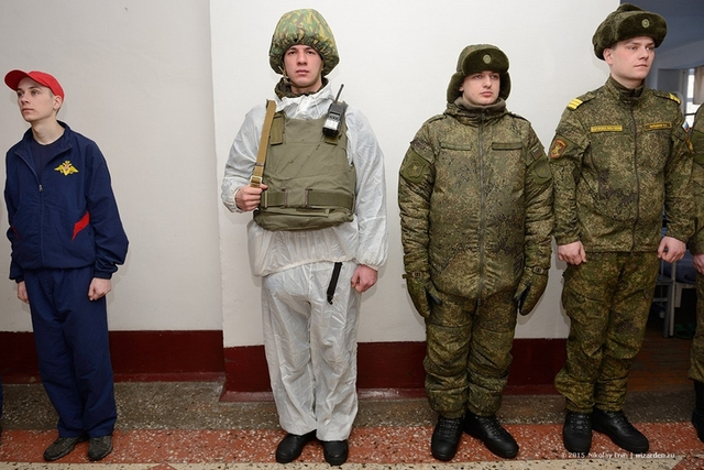 有枪有炮有大肉！俄罗斯州长视察导弹部队生活