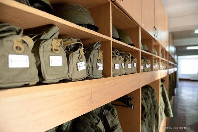 有枪有炮有大肉！俄罗斯州长视察导弹部队生活