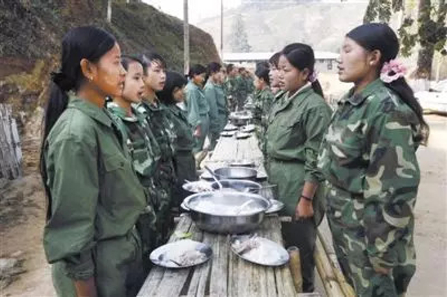 缅甸女民兵很甜很纯洁