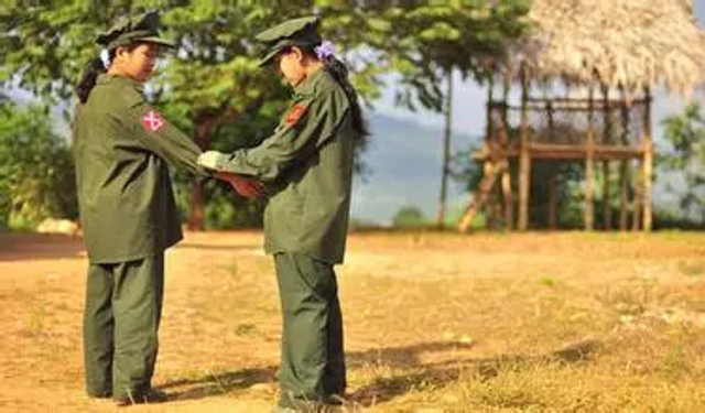 缅甸女民兵很甜很纯洁