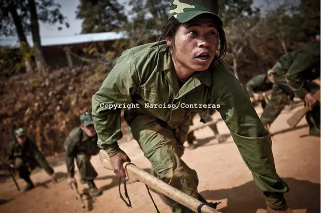 缅甸女民兵很甜很纯洁