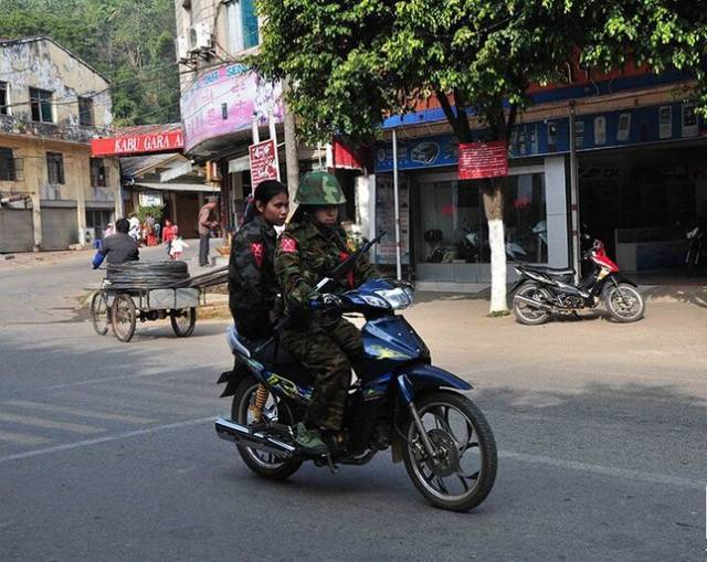 缅甸女民兵很甜很纯洁