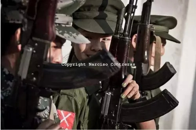 缅甸女民兵很甜很纯洁