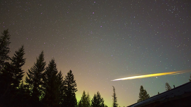 中国火箭碎片照亮美夜空