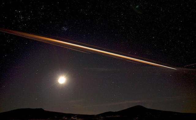 美称中国火箭碎片照亮北美夜空