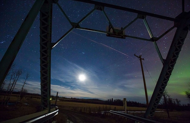 美称中国火箭碎片照亮北美夜空