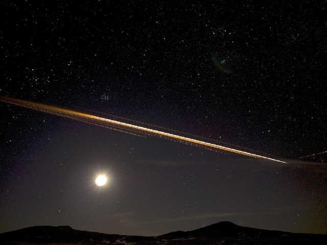 美称中国火箭碎片照亮北美夜空