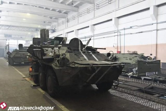 乌克兰坦克修理厂全力开工无休 一辆战车修俩月