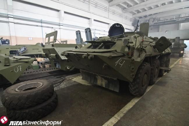 乌克兰坦克修理厂全力开工无休 一辆战车修俩月