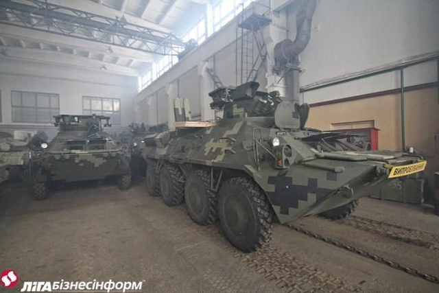 乌克兰坦克修理厂全力开工无休 一辆战车修俩月