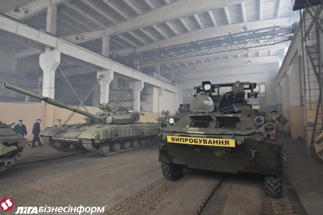 乌克兰坦克修理厂全力开工无休 一辆战车修俩月