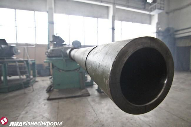 乌克兰坦克修理厂全力开工无休 一辆战车修俩月