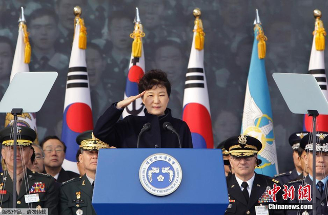 韩国举行军官联合授衔仪式 朴槿惠出席