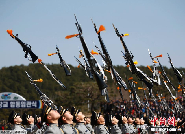 韩国举行军官联合授衔仪式 朴槿惠出席