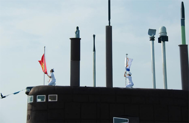 越军驻金兰湾基洛级潜艇部队曝光