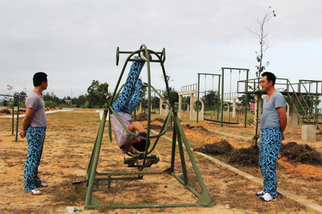 越军驻金兰湾基洛级潜艇部队曝光