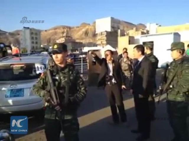 武警护卫也门使馆人员