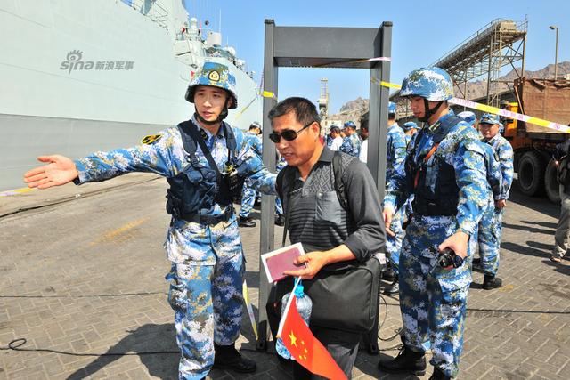 我軍撤571名駐也門公民