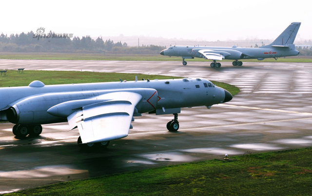 国防部首曝空军新型轰6K战略轰炸机大机群猛照