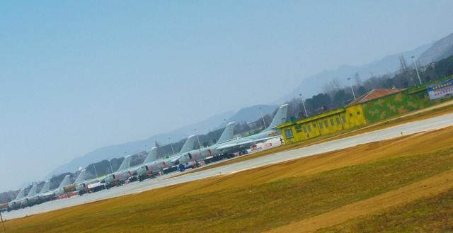 中国空军新装备的轰六K机群