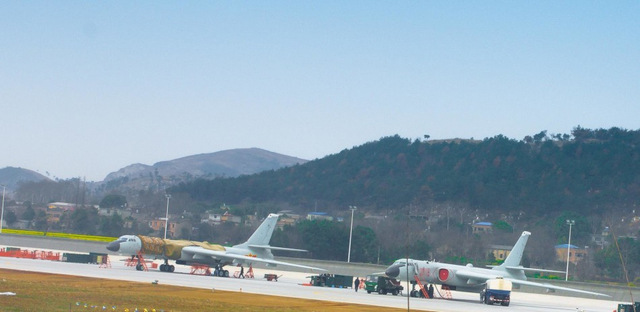 中国空军新装备的轰六K机群
