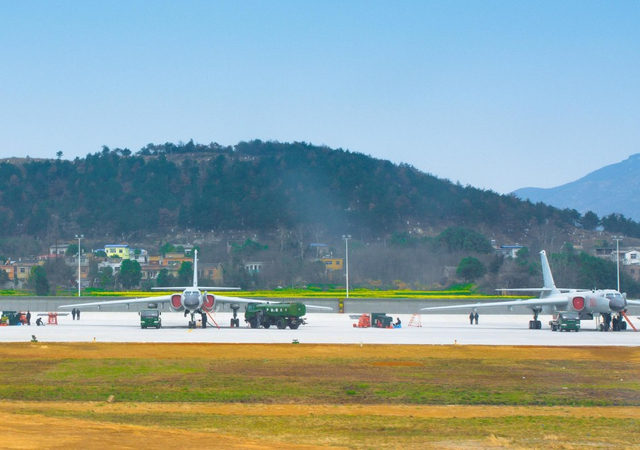 中国空军新装备的轰六K机群