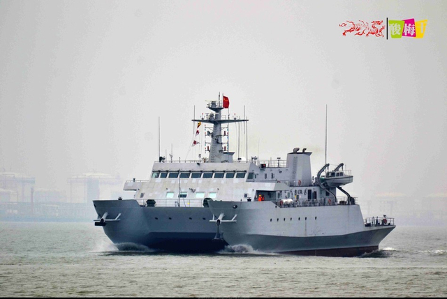 中国双体测量船上演海上漂移