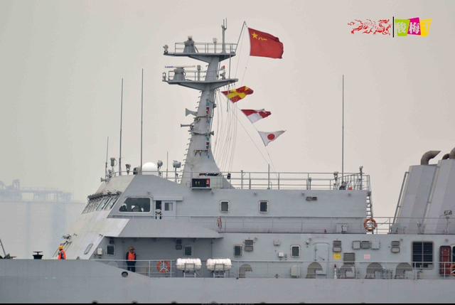 中国双体测量船上演海上漂移