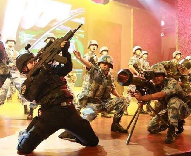 国产单兵综合武器系统亮相舞台