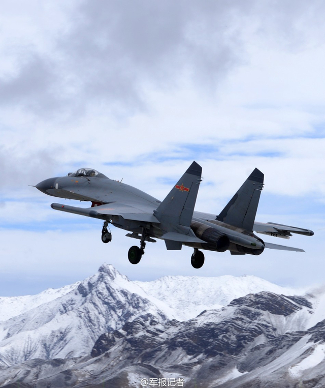 兰空苏-27SMK苏-27UBK战机群雪域高原升空对抗
