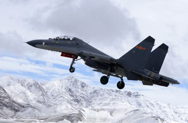 兰空苏-27SMK苏-27UBK战机群雪域高原升空对抗