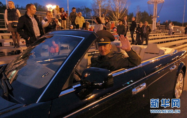 中国红旗检阅车亮相白俄罗斯