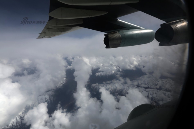 我军IL76飞越喜马拉雅山