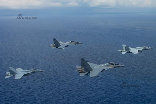 美马南海军演组队秀武力