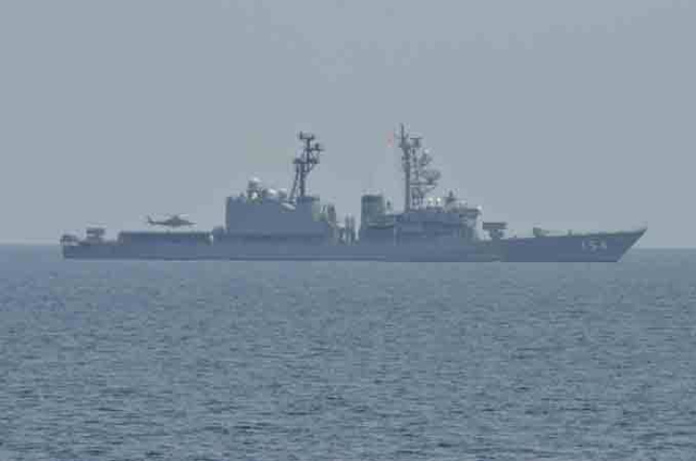 日菲联合舰队在南海联演 菲军最大战舰出动