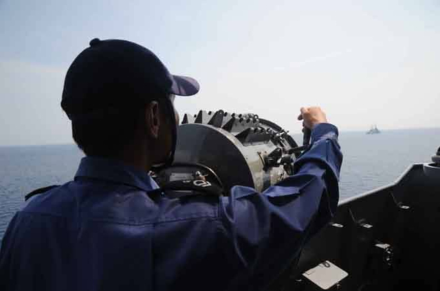 日菲联合舰队在南海联演 菲军最大战舰出动