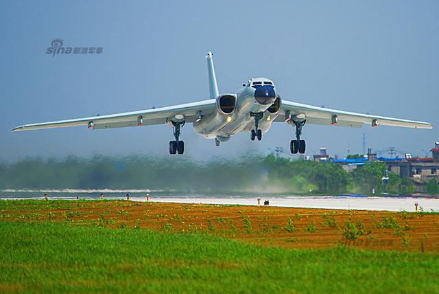 日本軍機監視我軍轟六k