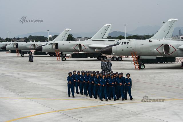 日本軍機監視我軍轟六k