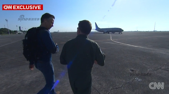 CNN记者准备登机跟随P-8A巡航南海