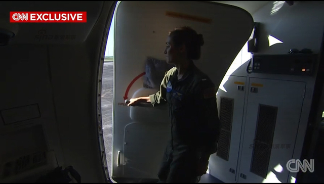 P-8A海神女成员关舱门