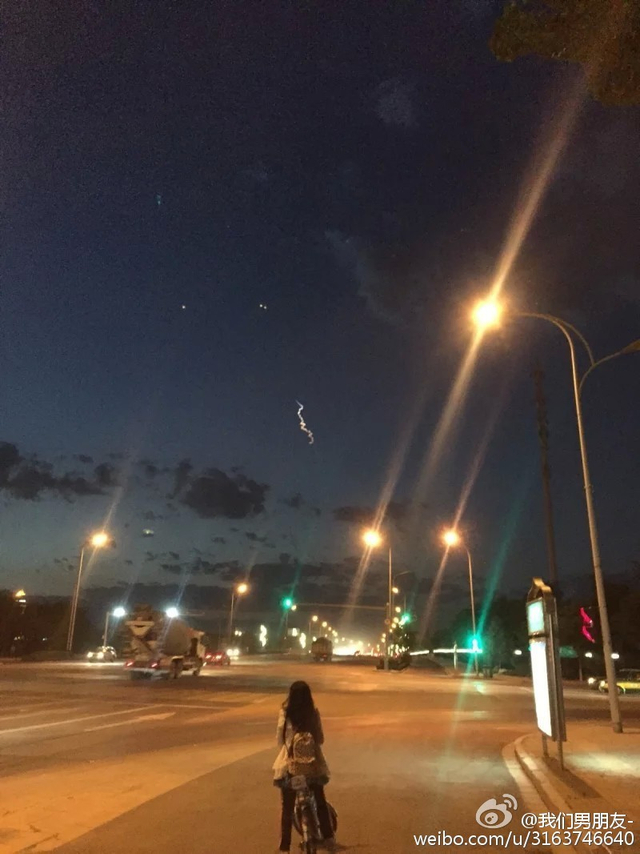 西北多地网友称目击不明飞行物