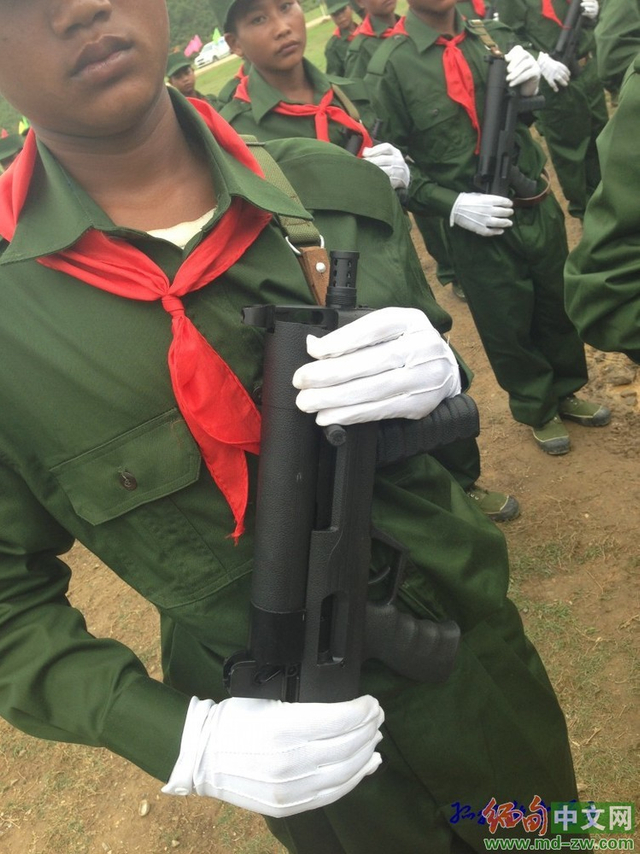 新型滚筒式弹舱冲锋枪