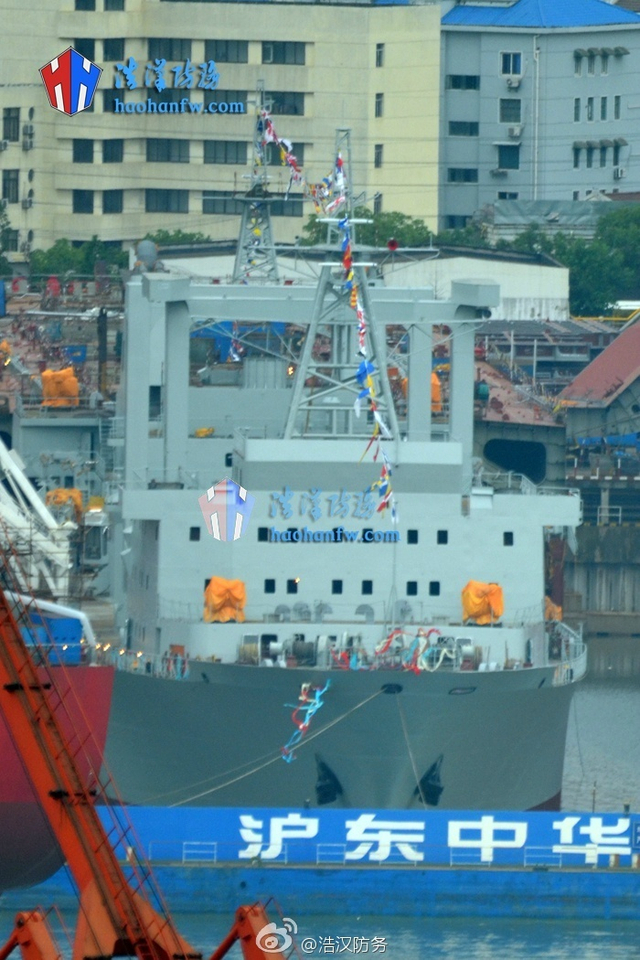 903A型综合补给舰8号船下水
