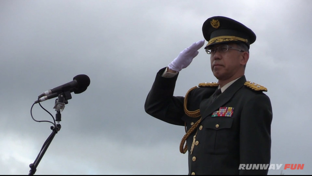 自卫队第7师团长官检阅2