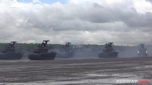 87式自行高炮群开动